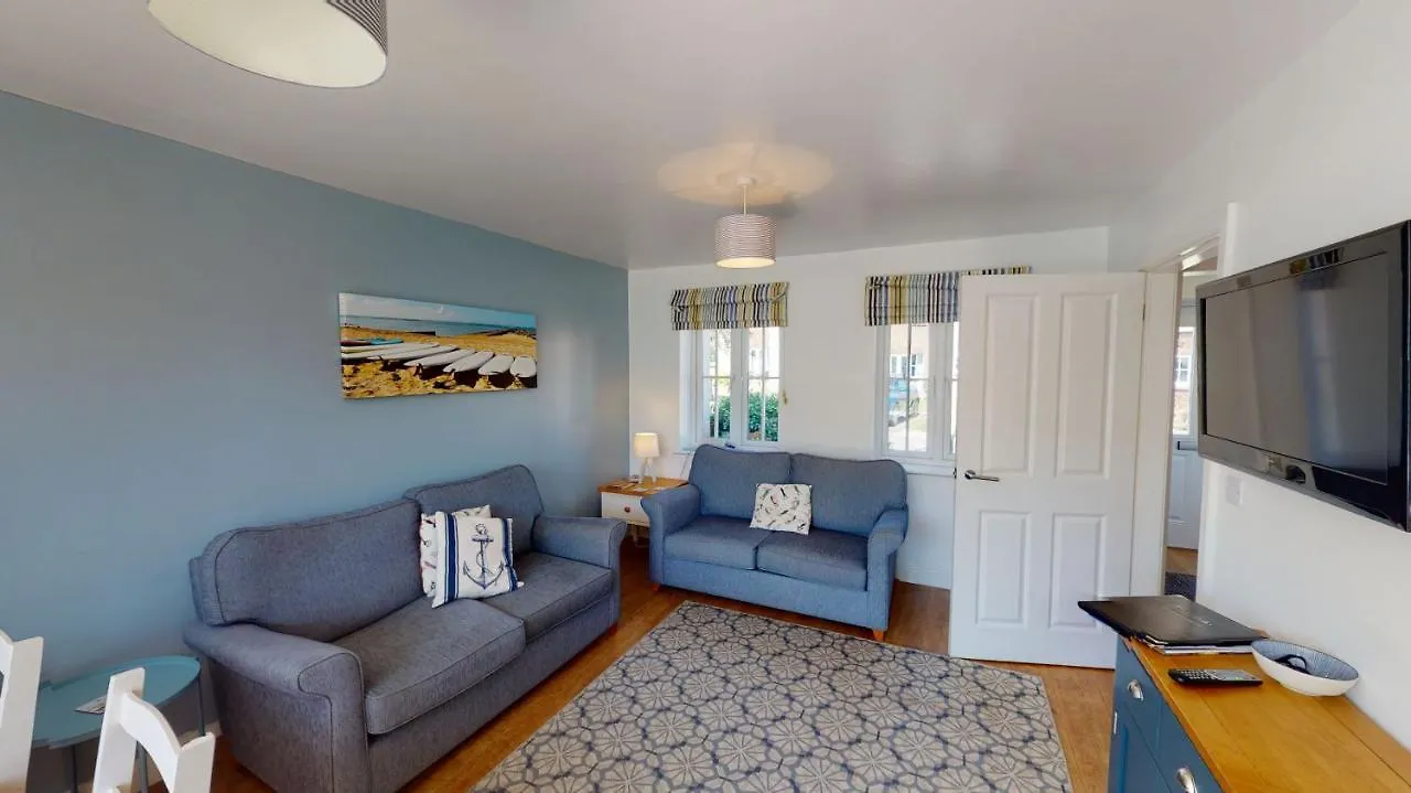 Anchor Down At The Bay, Sleeps 4-6 In 2 Bedrooms, Dogs Welcome Too Filey Holiday home