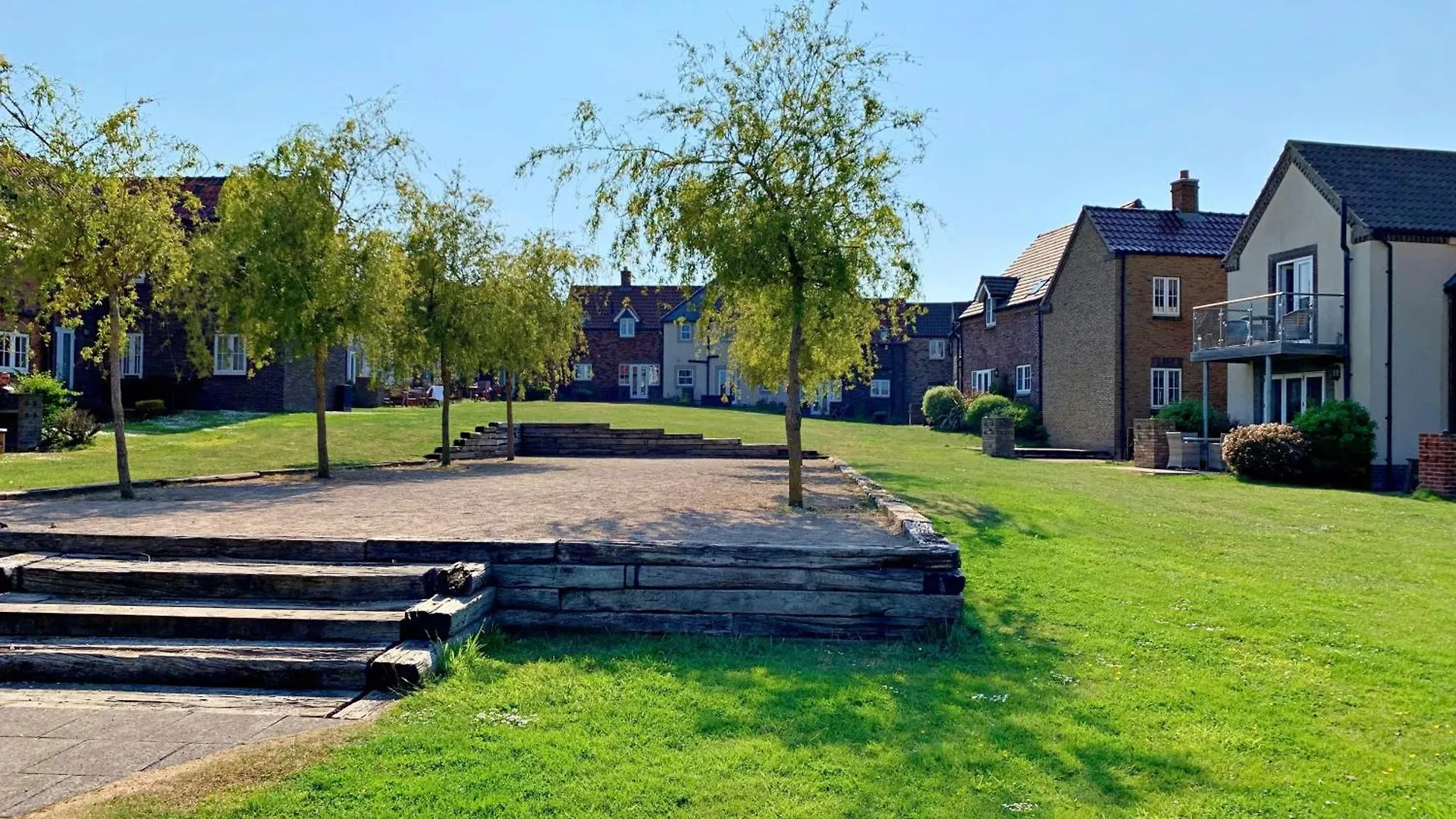 Anchor Down At The Bay, Sleeps 4-6 In 2 Bedrooms, Dogs Welcome Too Filey